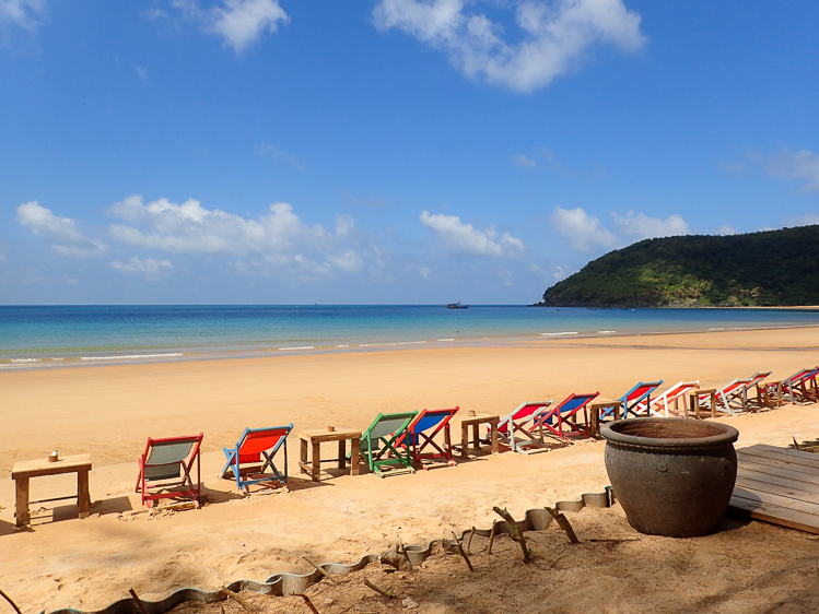 Dam Trau Strand, bekannt als Airport Beach, Con Dao